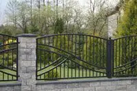murowane ogrodzenie